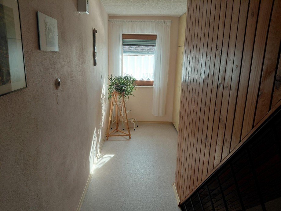 Lichtdurchfluteter Flur OG Doppelhaush�lfte Spiegelau