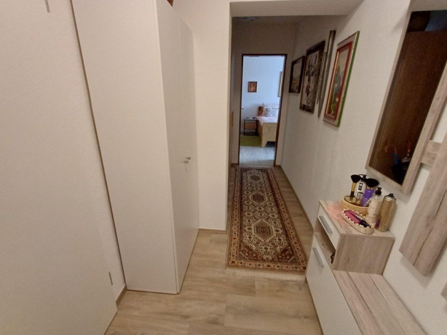 Flur, Blick Richtung Schlafzimmer Etagenwohnung Neureichenau