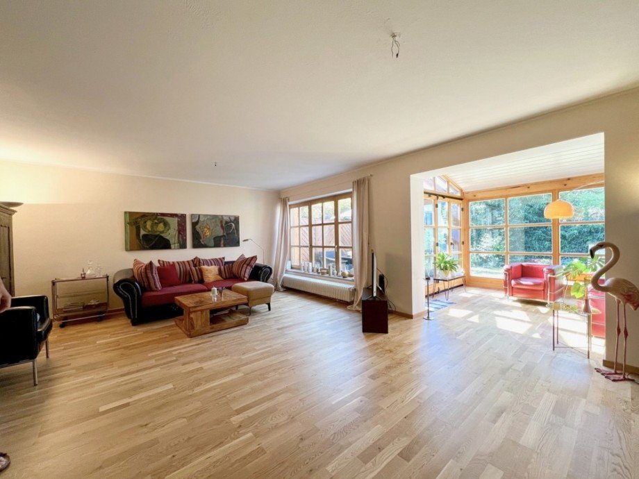 Lichtdurchflutetes Wohnzimmer Reihenmittelhaus Grafenau