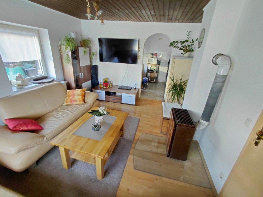 Sicht zur angrenzenden K�che Einfamilienhaus R�hrnbach