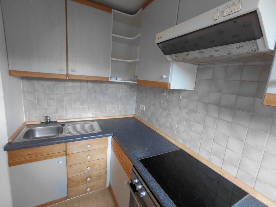 ..mit neuem Herd u K�hlschrank Souterrainwohnung Waldkirchen
