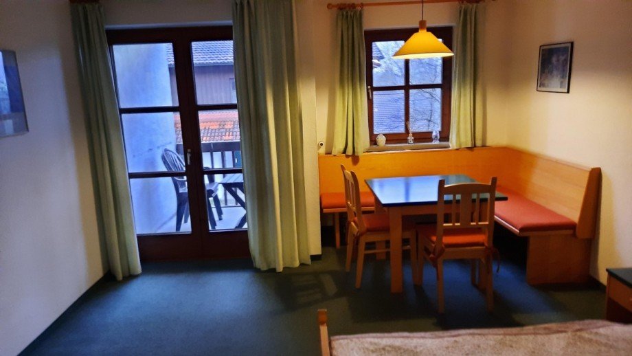 Essecke mit Sicht ins Freie Erdgeschosswohnung Waldkirchen
