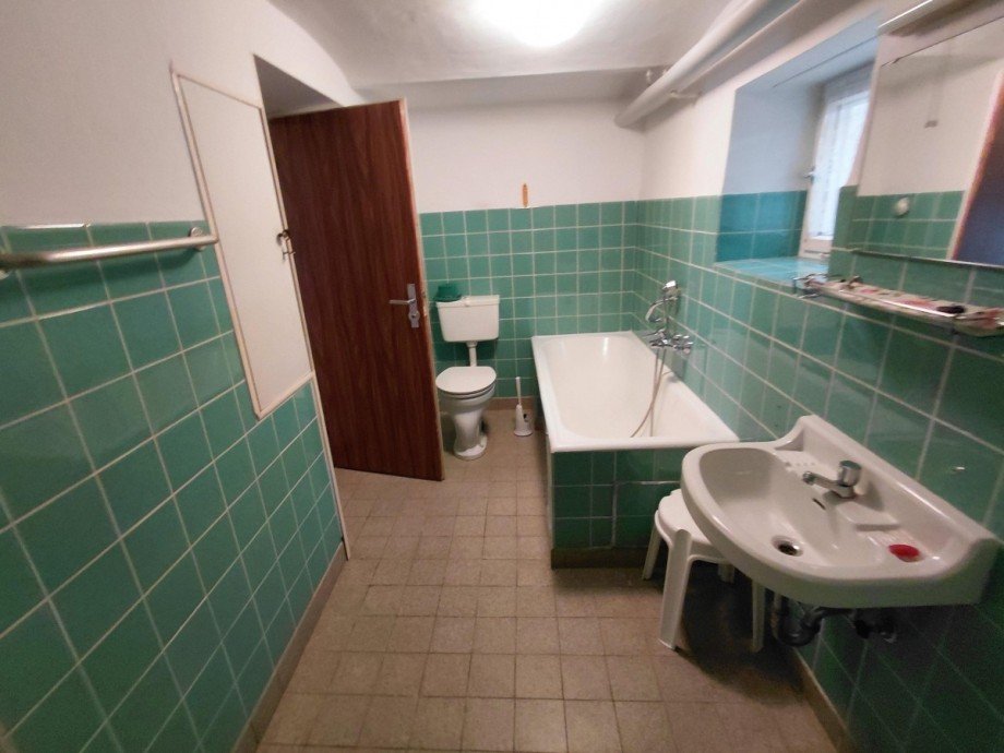 Badezimmer EG Doppelhaush�lfte Spiegelau