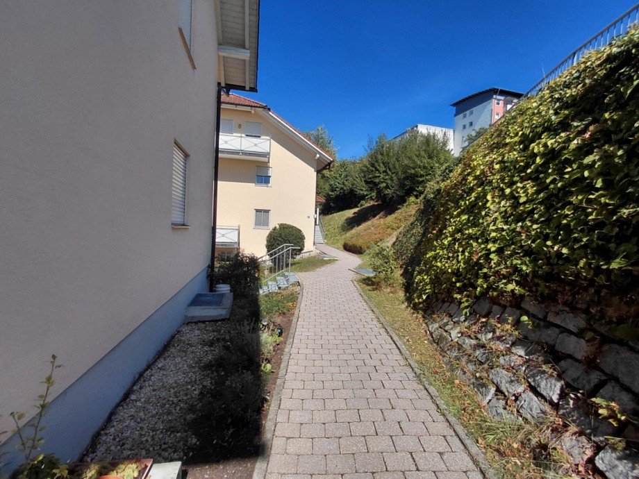 Fu�weg zum Geb�ude Terrassenwohnung Waldkirchen