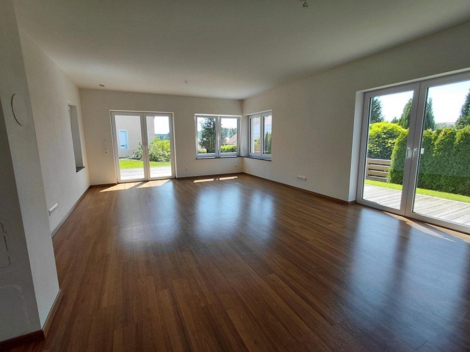 Bezaubernder Wohnbereich, 2 Balkonzug�nge, barrierearm Bungalow Eging a.See