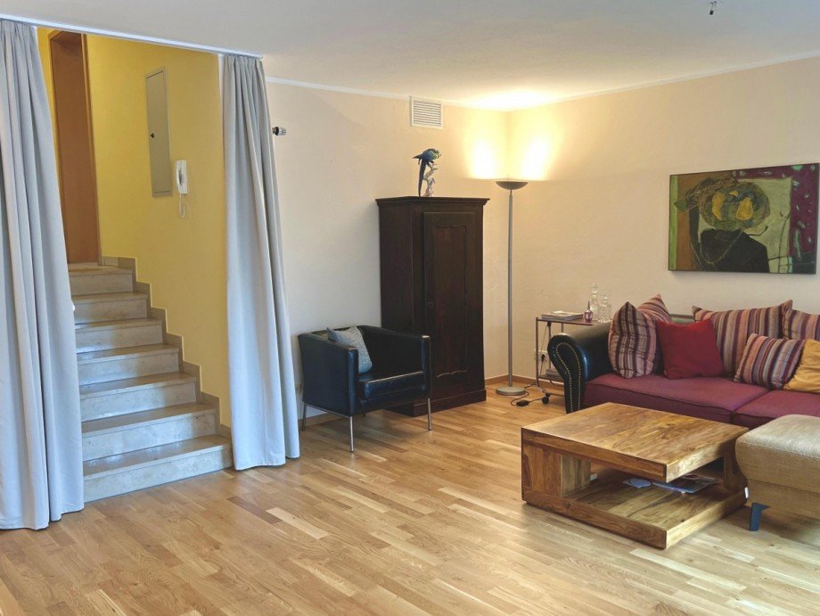 Wohnzimmer mit Kaminanschluss in der Ecke Reihenmittelhaus Grafenau