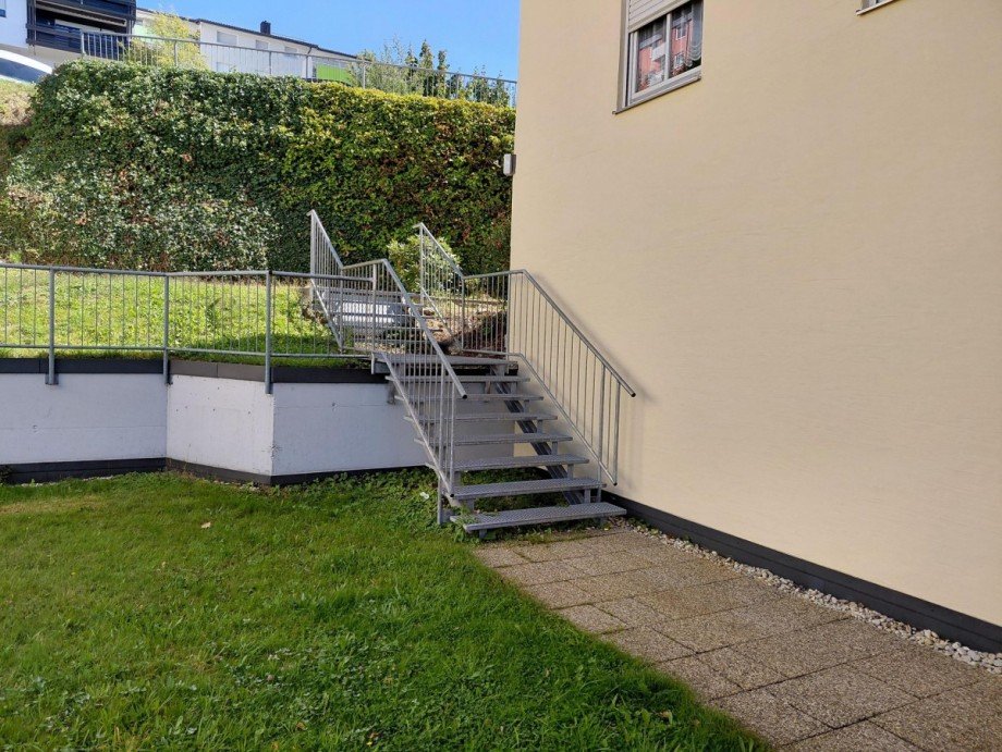 Zugang R�ckseite Geb�ude Terrassenwohnung Waldkirchen