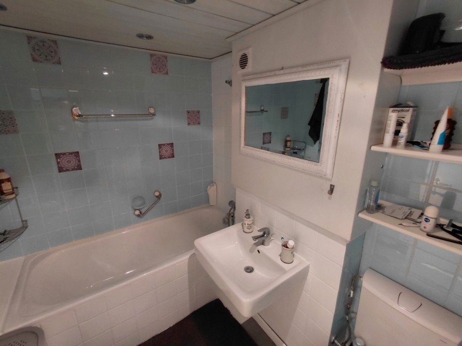 Bad mit Badewanne Etagenwohnung Neureichenau