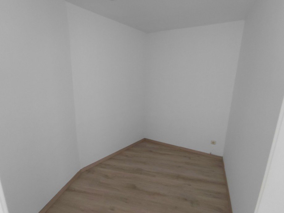 140er- Bett oder Schreibtisch? Wohnung Neureichenau