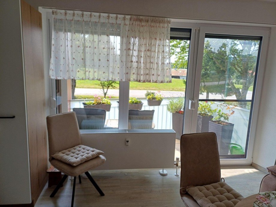 Lichtdurchflutetes Wohnzimmer Etagenwohnung Neureichenau